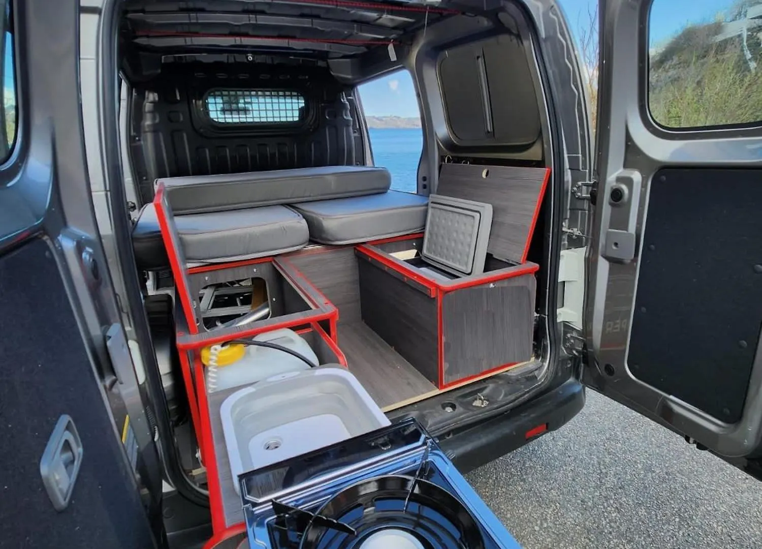 Electric London Black Minicamper Otel Bergen Norveç