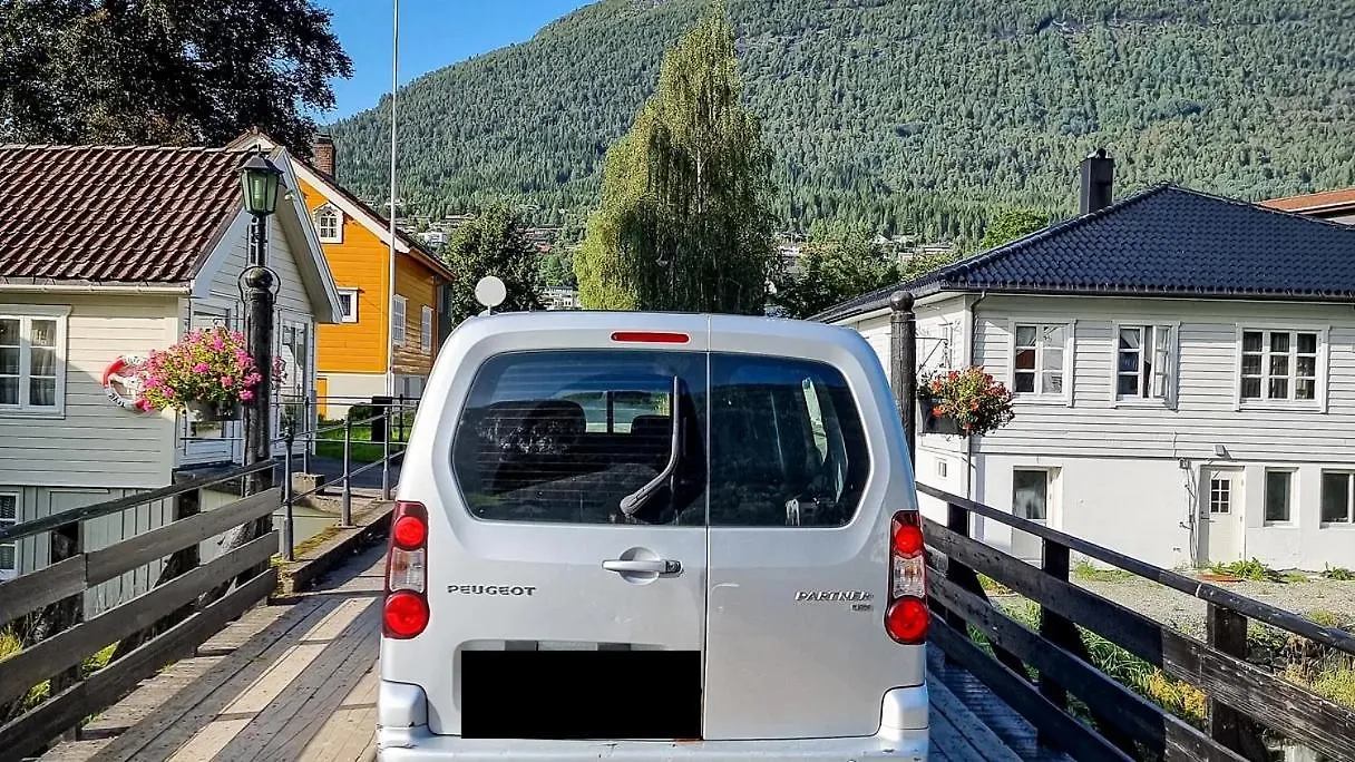 Electric London Black Minicamper Otel Bergen