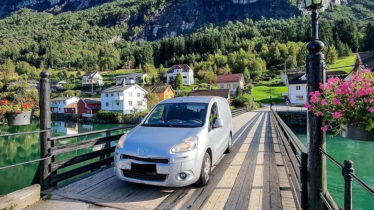 Luxury tent Electric London Black Minicamper Hotel Bergen