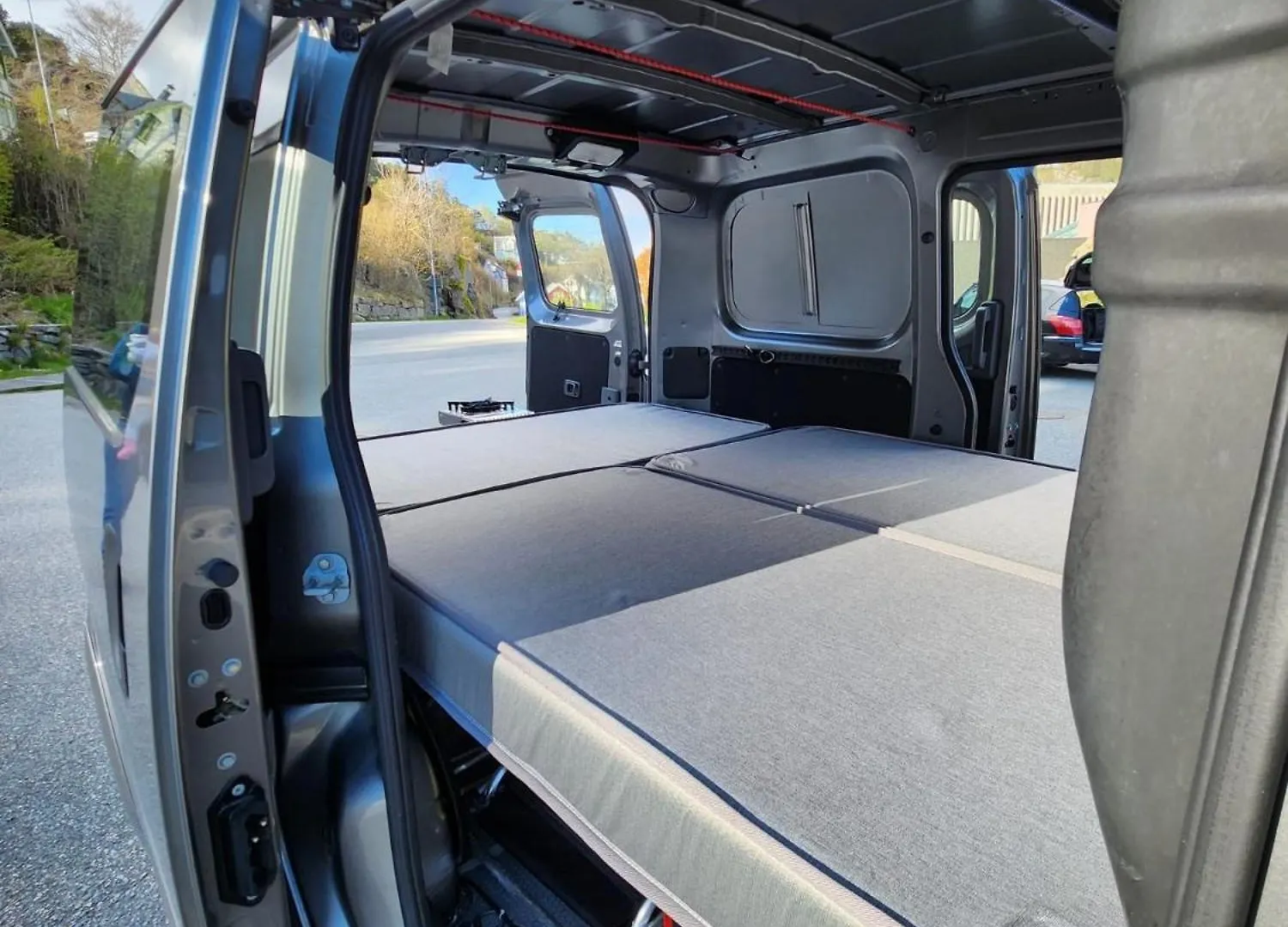 Luxury tent Electric London Black Minicamper Hotel Bergen